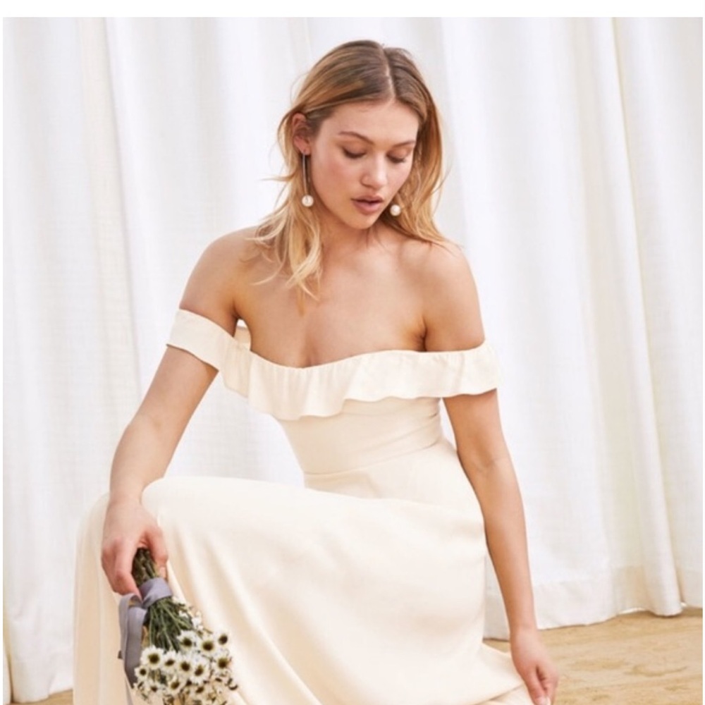 Stunning Reformation Verbana dress SOLD OUT and garmant bag. Size 0
